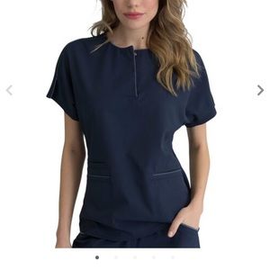Elle women’s simply polished scrub top size s NWT